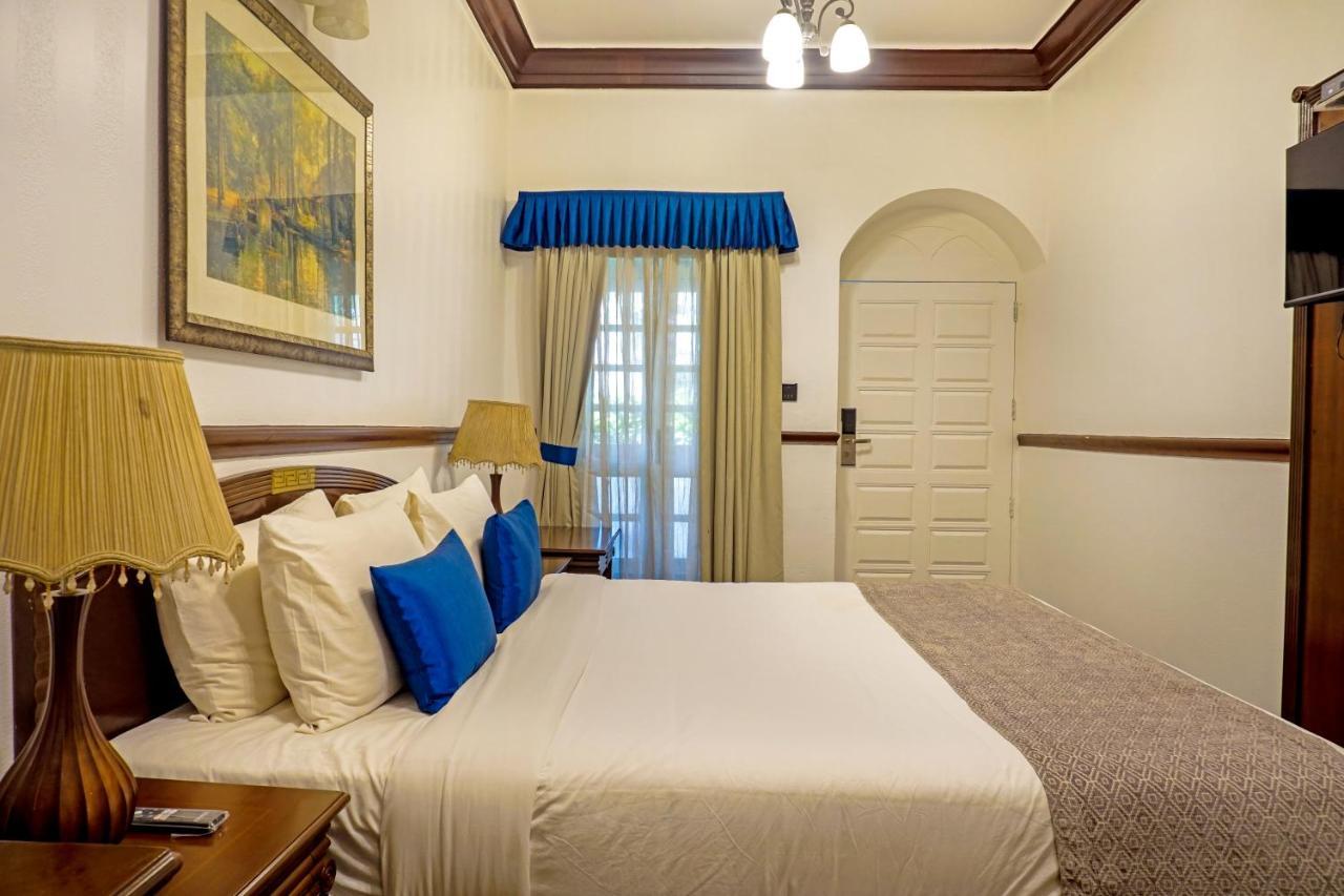 Hotel Citrus Chambers Mahābaleshwar Extérieur photo