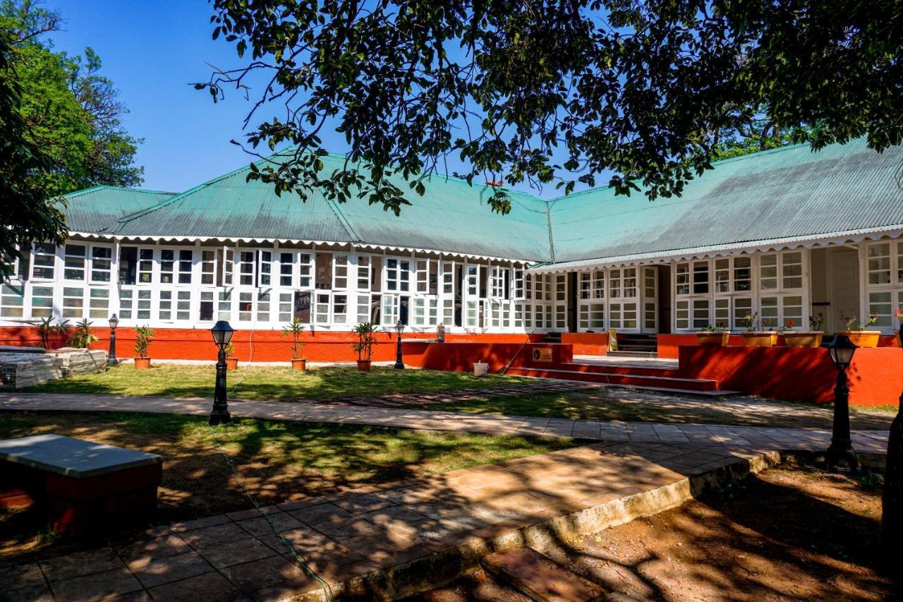Hotel Citrus Chambers Mahābaleshwar Extérieur photo