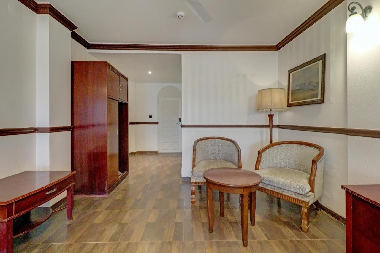 Hotel Citrus Chambers Mahābaleshwar Extérieur photo