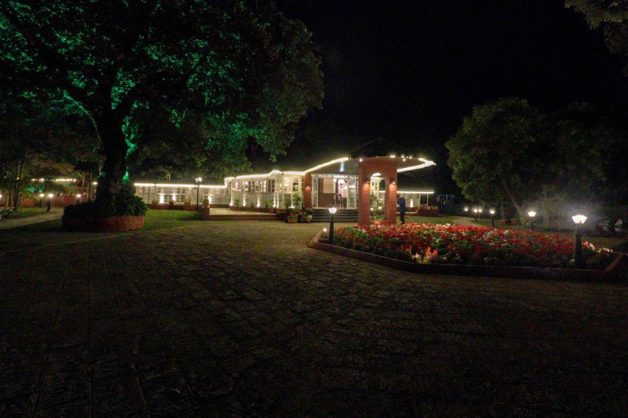 Hotel Citrus Chambers Mahābaleshwar Extérieur photo