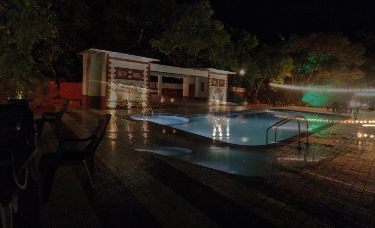 Hotel Citrus Chambers Mahābaleshwar Extérieur photo